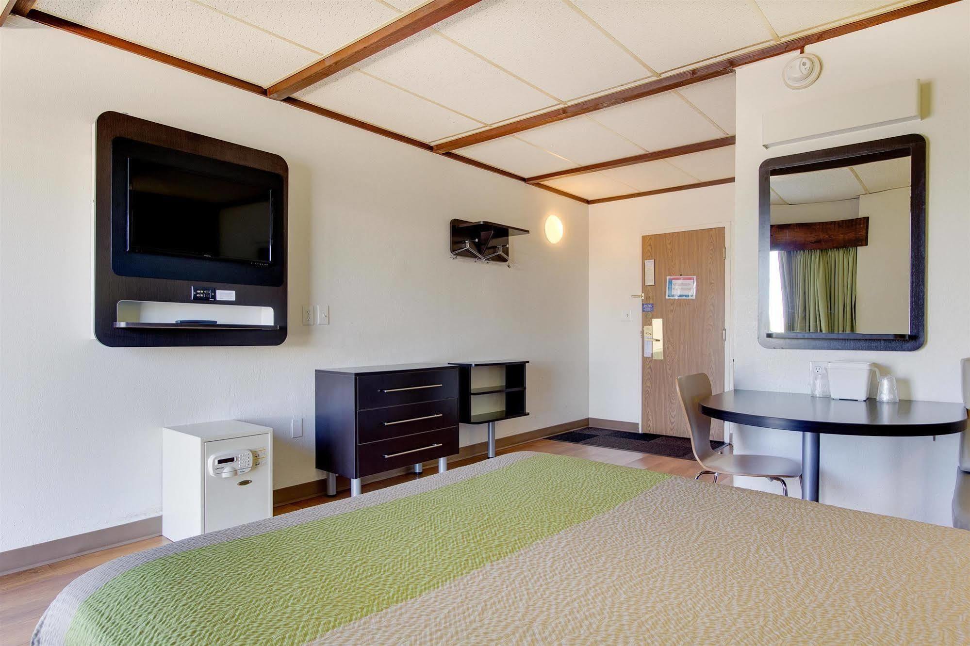 Motel 6-Geneva, Oh Ngoại thất bức ảnh